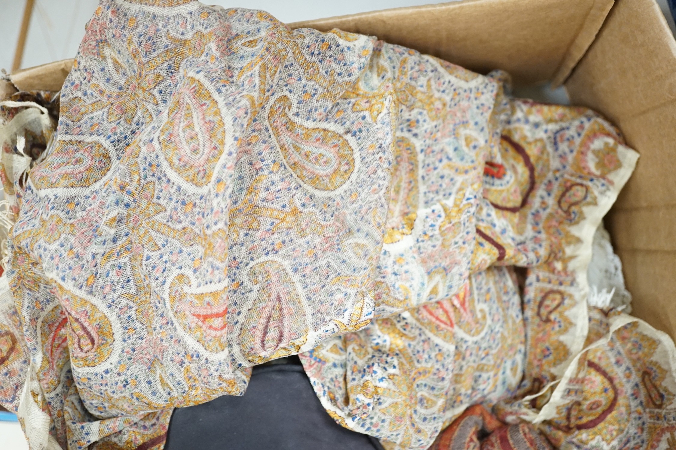 A quantity of mixed linen, together with two paisley seals and other table mats, cloths, etc.